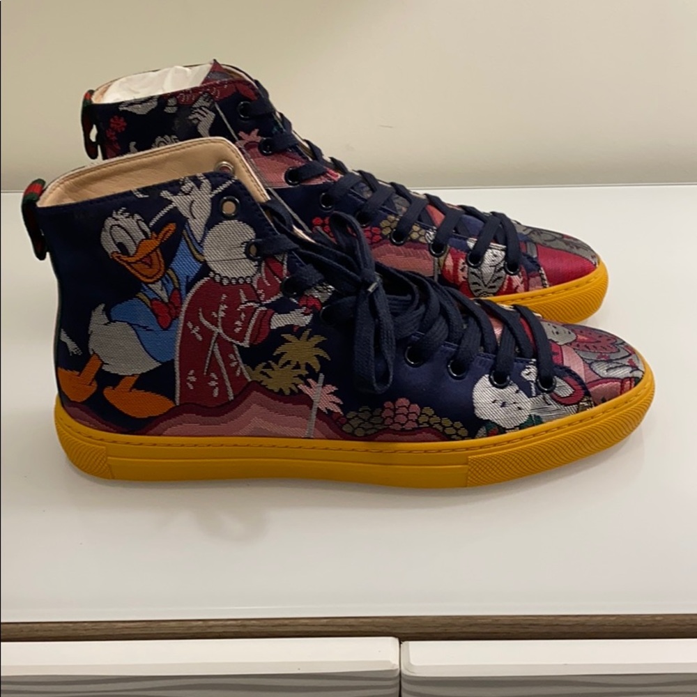 Men’s Gucci x Disney Donald Duck hi-top sneakers
